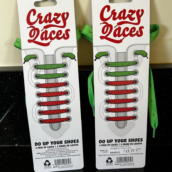 New Vintage Strawberry Crazy Laces with Green Bows - Set of Two - Picture 2 of 6